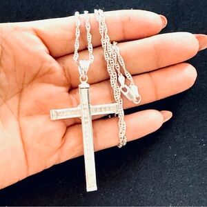 Elegant 925 Sterling Silver Rhinestone Cross Pendant Necklace. New